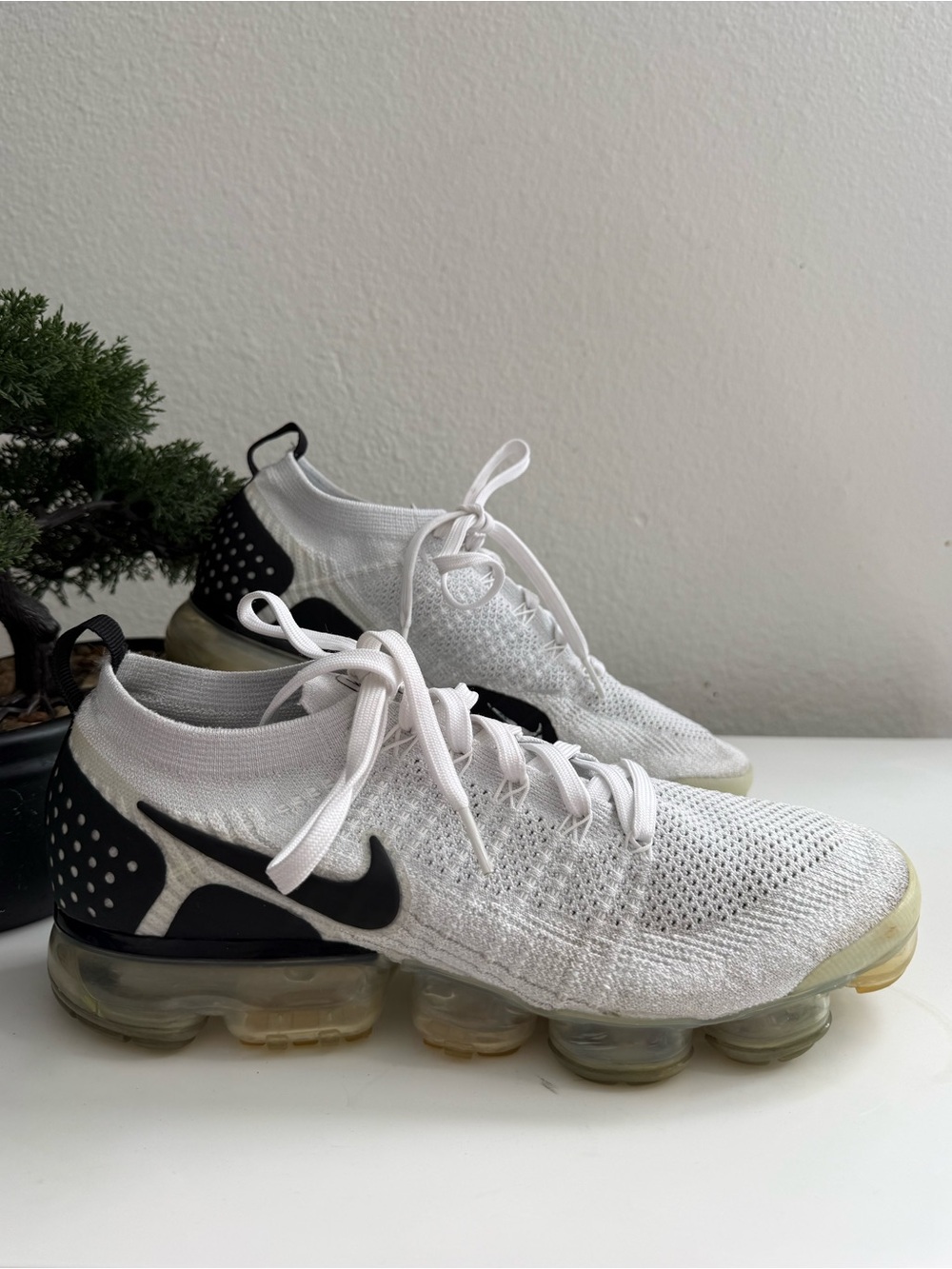 Nike Vapormax men size 10.5 White and Black VaporMax Flyknit 2 running  Sneakers